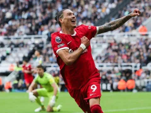 Arsenal mất phạt đền, Mike Dean chỉ rõ lý do