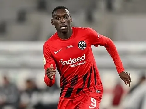 PSG gây choáng TTCN với 2 thương vụ bom tấn