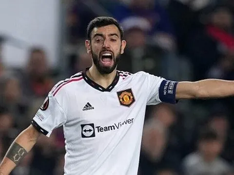 Rõ vị thế của Bruno Fernandes sau sự cố ở Anfield