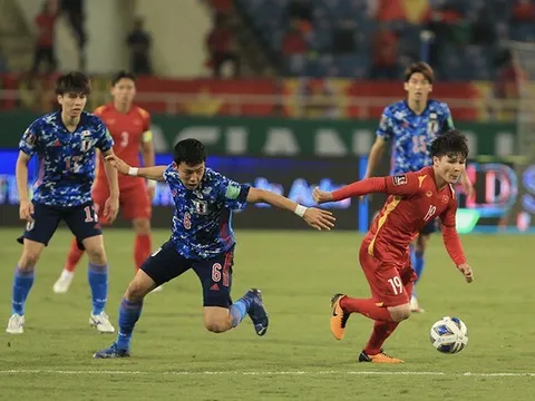 Cầu thủ Việt 'khó thở' giữa biển lớn