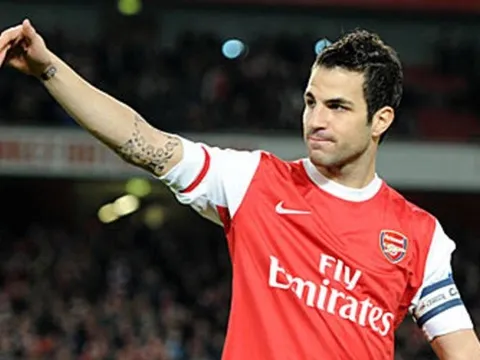 Fan Chelsea và Arsenal sẽ thích hành động của Cesc Fabregas trên MXH