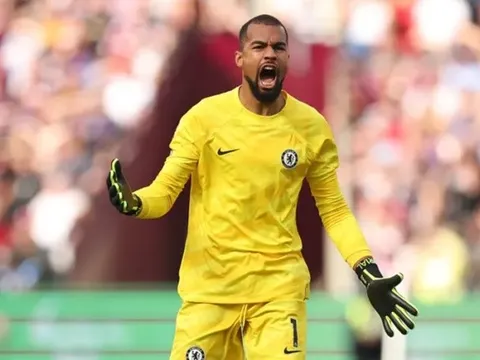 HLV Ligue 1 đáp trả CR7 sau tuyên bố gây tranh cãi