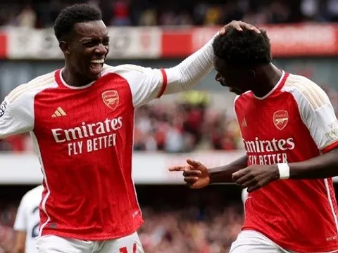 Nketiah mô tả siêu phẩm của đồng đội là 'quá ảo'