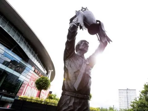 BLĐ Arsenal tạc tượng, vinh danh Arsene Wenger