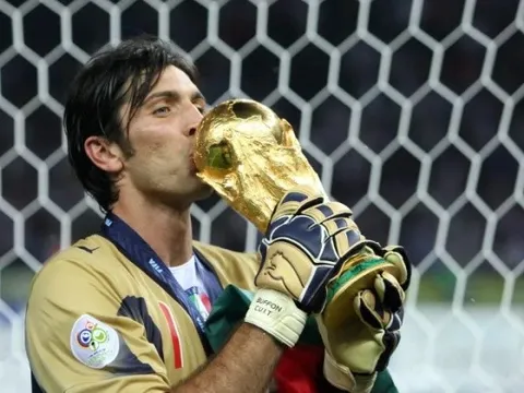 6 thủ môn xuất sắc nhất mọi thời đại: Neuer xếp cuối, Buffon đứng đầu