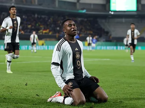 Tỏa sáng ở U21 Đức, Moukoko hy vọng được gọi lên đội tuyển quốc gia