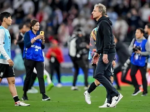 Hàn Quốc chính thức sa thải HLV Klinsmann; Sao Việt kiều được CLB La Liga ký hợp đồng