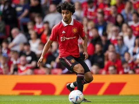 Cựu cầu thủ Man Utd sắp đối đầu ĐT Việt Nam; Nhân tố Việt kiều gia nhập Bayern Munich