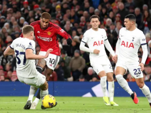 "Hãy đưa bóng cho Rashford vì cậu ấy có thể là một mối đe dọa thực sự"