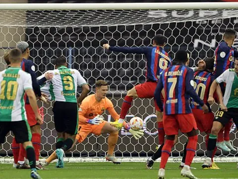 Ter Stegen: "Họ kiểm soát bóng vượt trội, chúng tôi đã bị áp đảo"