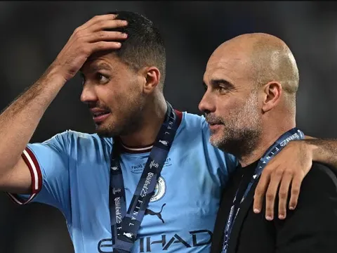 Giành cú ăn 3, Pep gửi thông điệp đến Sir Alex