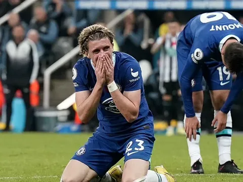 Carragher nói điều khó tin về Chelsea