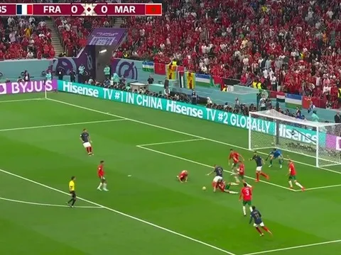 HLV Union Berlin nhận thẻ đỏ vì 'vung tay trúng má' Sane