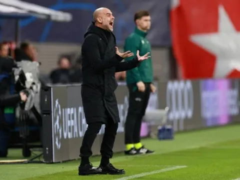 Pep hành động kỳ quặc khiến Man City mất điểm oan