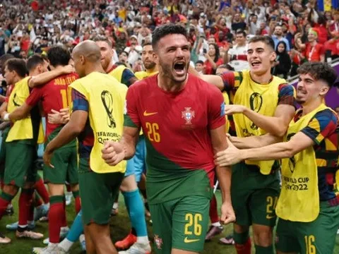Koeman: "Đừng để cầu thủ hay nhất thế giới rời Camp Nou"