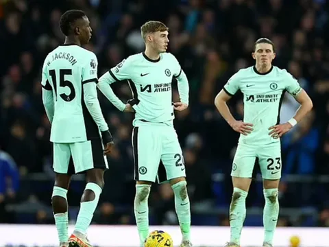 "Trong trận gặp Everton, tôi nhìn quanh, Chelsea không có một thủ lĩnh nào"