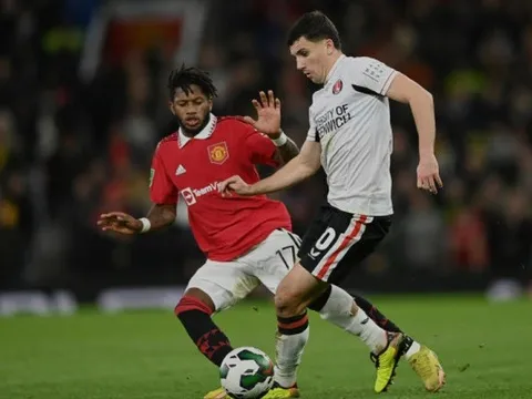 Reus chốt tương lai với Dortmund