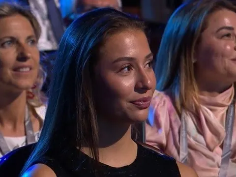 Bạn gái Haaland 'gây thương nhớ' trong buổi lễ bốc thăm