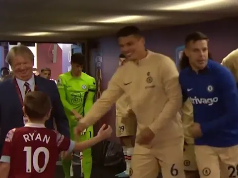 Daniel Levy thừa nhận mắc sai lầm với Mourinho và Conte