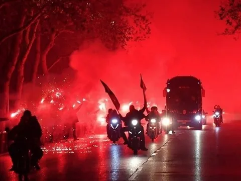 Mino Raiola tư vấn để Xavi Simons ra yêu sách với PSG