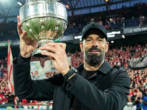 NÓNG! Van Nistelrooy bất ngờ rời PSV Eindhoven