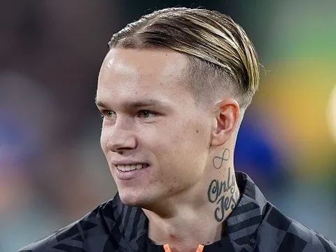 Đỡ bóng điệu nghệ, Mudryk được NHM ví như "Hazard mới"