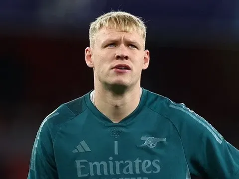 Ramsdale được khuyên học hỏi bộ đôi của M.U