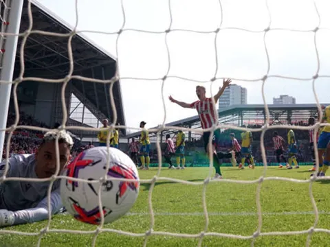 Navas mắc sai lầm nghiêm trọng, Forest lâm nguy