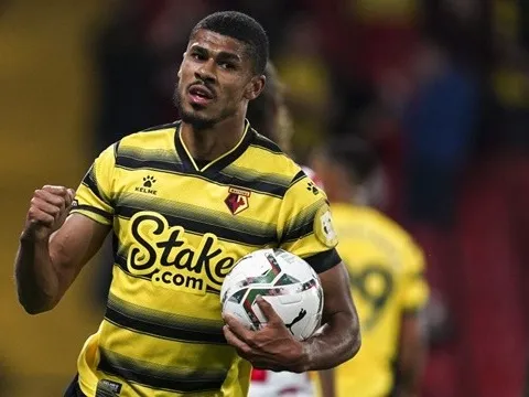 7 ngôi sao bạn không nghĩ vẫn còn thi đấu tại Premier League