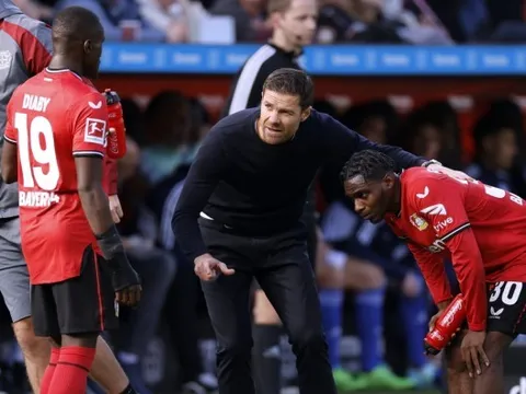 Huyền thoại Liverpool trở thành hiện tượng ở Bundesliga