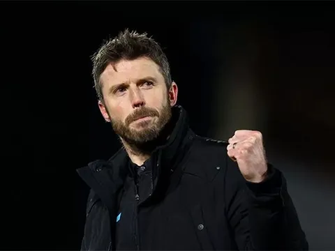 Michael Carrick thận trọng trước trận đấu với Chelsea