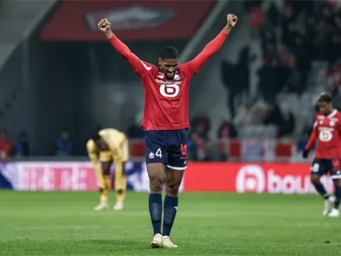 Roma quan tâm đến trung vệ Alexsandro của Lille