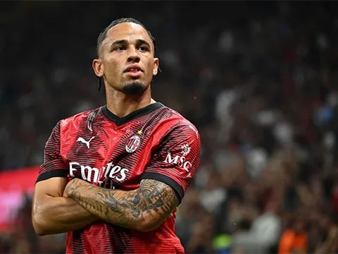 Stefano Pioli sẽ lựa chọn Noah Okafor hay Luka Jovic?