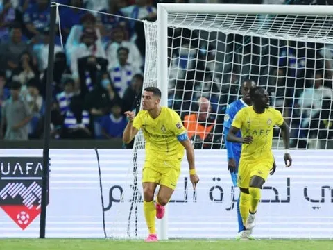 Lập cú đúp trong thế thiếu người, Ronaldo ẵm cúp cùng Al Nassr