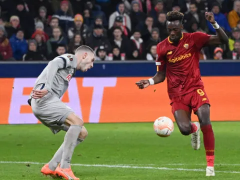 Giroud vô duyên, Milan thất bại trước Roma trên sân nhà