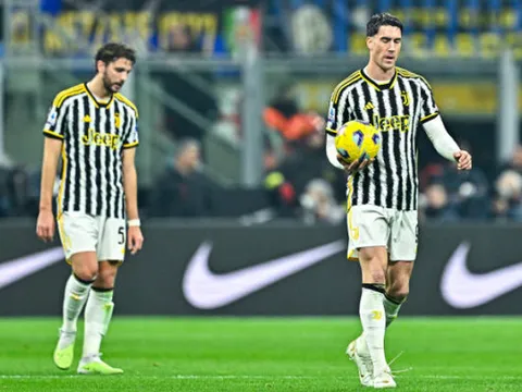 Bùng nổ phút cuối, Real lên đỉnh với 6 trận toàn thắng