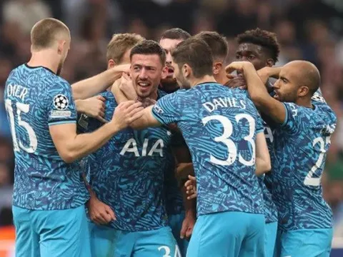 90 phút và 7 lần 'lên voi xuống chó' ở bảng D Champions League