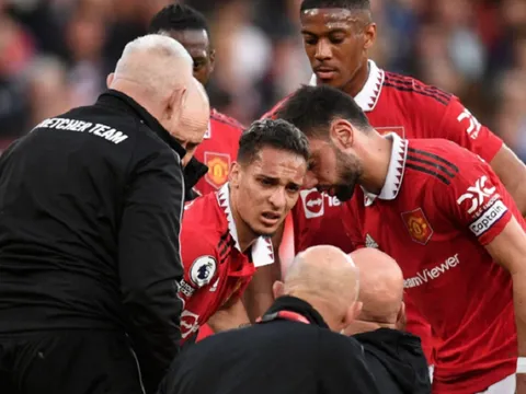 Đội hình tệ nhất mùa của Agbonlahor: Bộ 3 Chelsea, 2 sao M.U