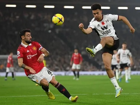 "Cỗ máy ghi bàn" của Man Utd nổ súng ngay trận ra mắt