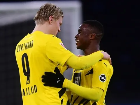 Chelsea hỏi mua sao trẻ đã góp công vào 12 bàn thắng của Dortmund
