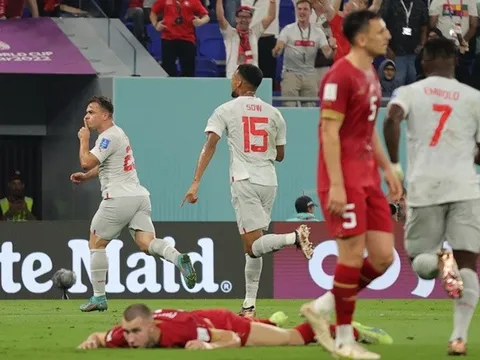 Xhaka giải khuây cùng vợ và 2 con gái sau World Cup