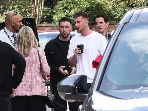 Mount xuất hiện ở Carrington, Man Utd chuẩn bị công bố tân binh