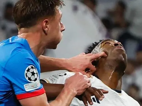 "Tôi chưa bao giờ thấy cầu thủ nào bị ngược đãi như Vinicius"