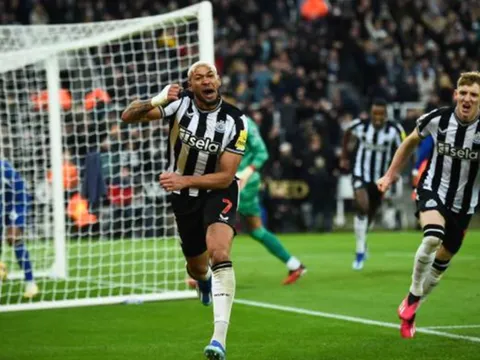 Nã vào lưới Chelsea 4 bàn, Newcastle chỉ còn cách top 4 ba điểm