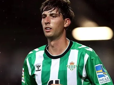 AC Milan tìm người chia lửa với Theo Hernandez