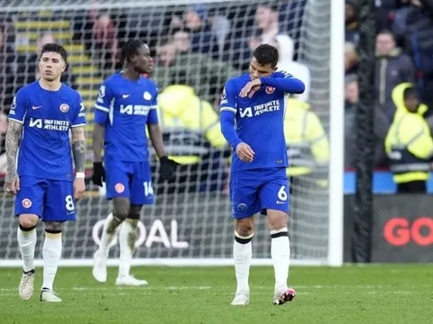 Chelsea hòa như thua; Tottenham chen chân vào top 4