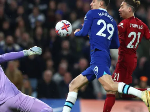 Neville nêu điểm hạn chế lớn nhất của Chelsea