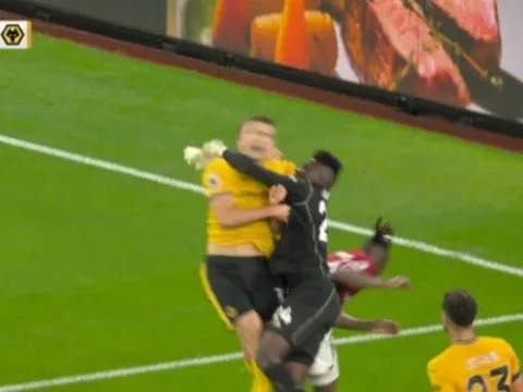 "Không thể tin rằng trọng tài trên sân đã không thổi penalty"