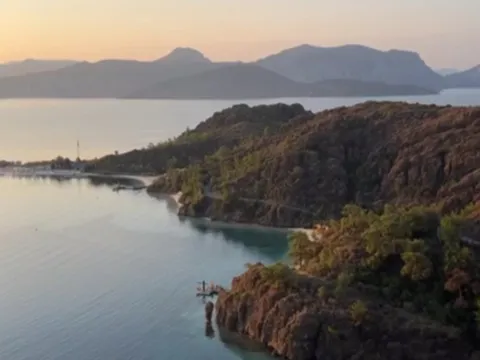 Xavi khen tấm tắc cầu thủ không thể ngăn cản của Barcelona