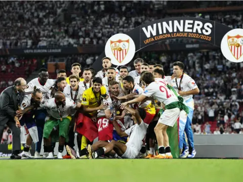 "Tôi không mong đợi giành được danh hiệu đầu tiên trước Roma"